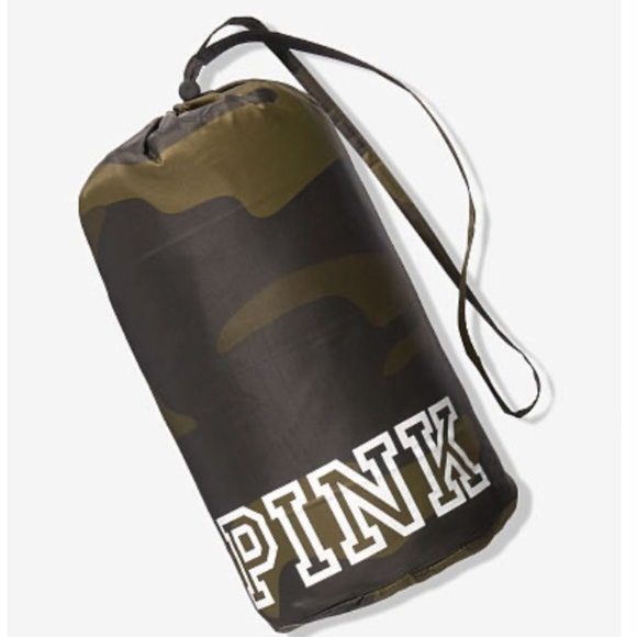 NWT PINK Victoria's Secret Camo Puffer Jacket - Picture 3 of 3